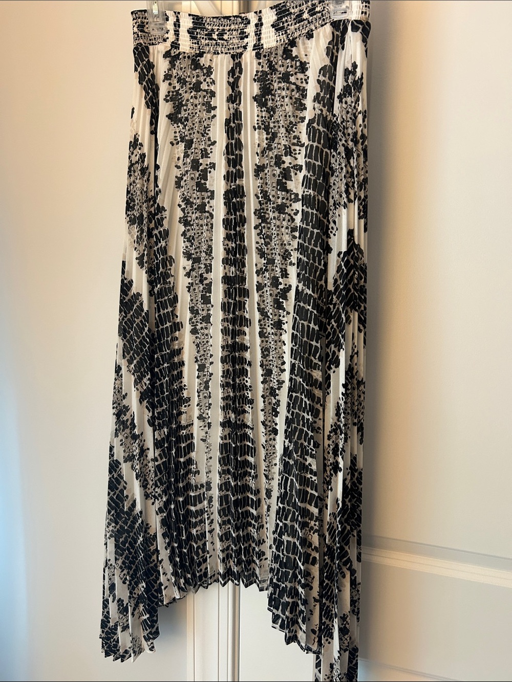 Black and White Patterned Asymmetrical Skirt